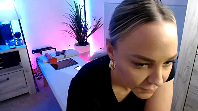 Snapshot of sofiahothead chatting on March 30, 2026, 6:03 am sofiahothead online show from March 30, 2026, 6:03 am