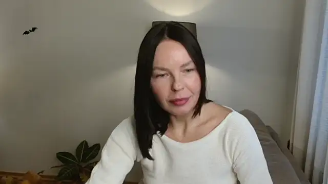 LittleNicolee online show from October 21, 2025, 1:23 pm