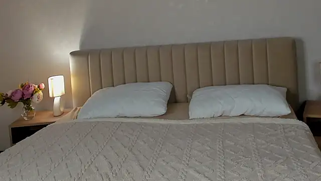 Diam0nd-Kiss online show from December 2, 2025, 4:07 am