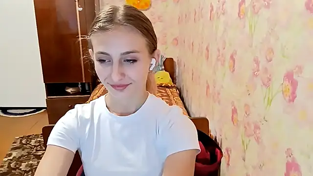 AmeliLia online show from October 16, 2025, 2:07 pm