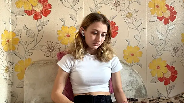 AmeliLia online show from April 9, 2026, 12:43 pm