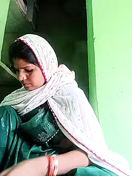 Karishma cute online show from November 18, 2025, 9:47 am