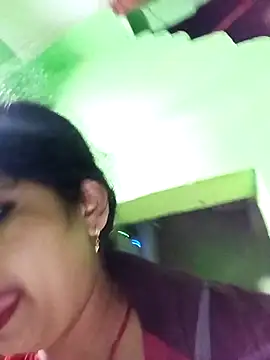 Karishma cute online show from December 3, 2025, 5:44 pm