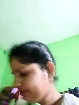 Karishma cute online show from January 12, 2026, 6:13 pm