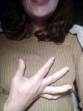 YiyinLy online show from November 21, 2025, 7:23 pm