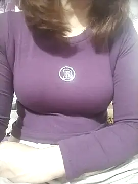 YiyinLy online show from December 20, 2025, 8:10 am