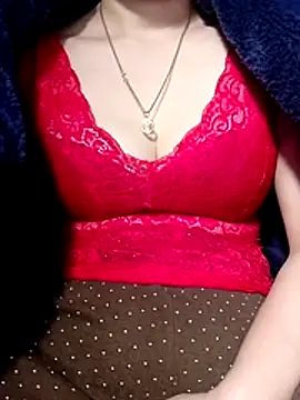 YiyinLy online show from January 9, 2026, 12:19 pm