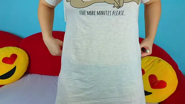 Soft Lilly online show from November 12, 2025, 6:03 am