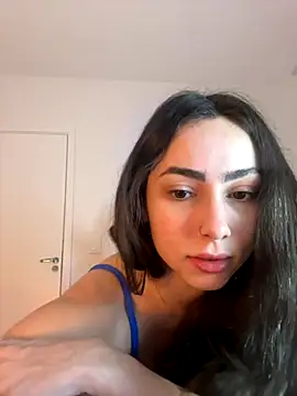Baby Mia pires online show from October 16, 2025, 2:01 am