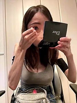 ericiii online show from November 13, 2025, 3:38 am