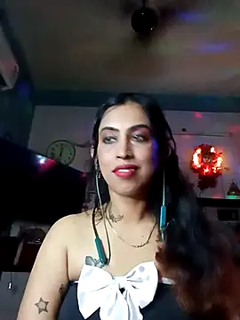 Darling Annie online show from October 24, 2025, 6:15 pm