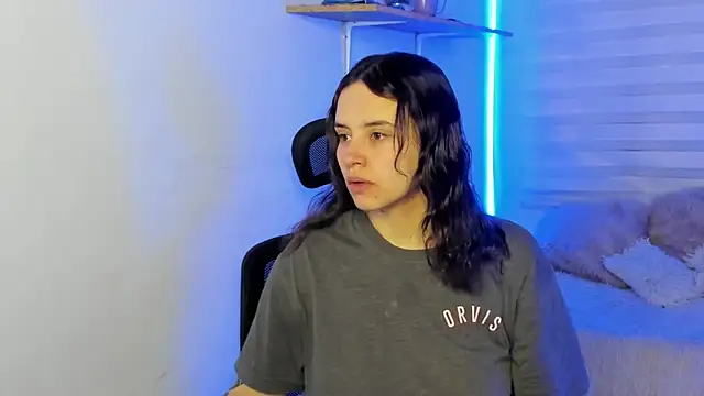 Emily Lindey online show from November 3, 2025, 3:19 am