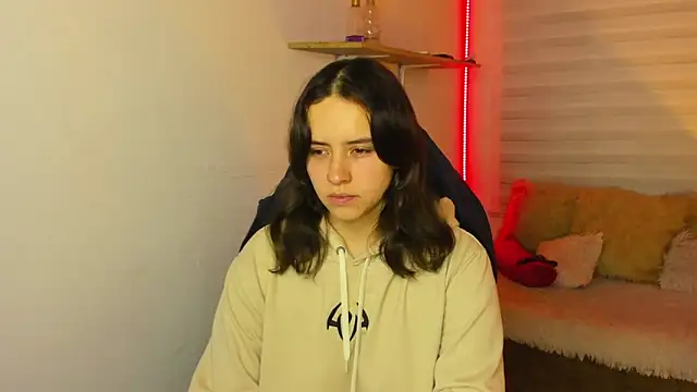 Emily Lindey online show from November 9, 2025, 3:05 am