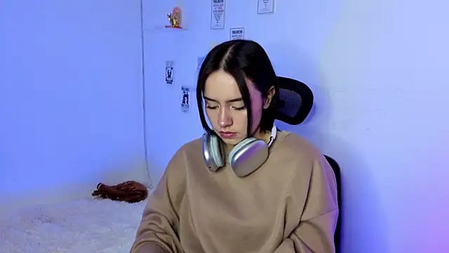 Emily Lindey online show from February 16, 2026, 3:13 am