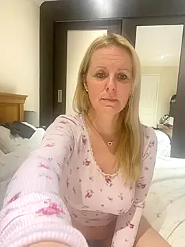 madamlillyrose online show from November 12, 2025, 8:26 am