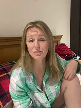 madamlillyrose online show from January 6, 2026, 9:24 am