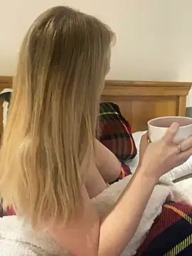 madamlillyrose online show from January 9, 2026, 8:17 am