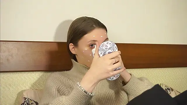 RoslynArcuo online show from November 15, 2025, 8:05 pm