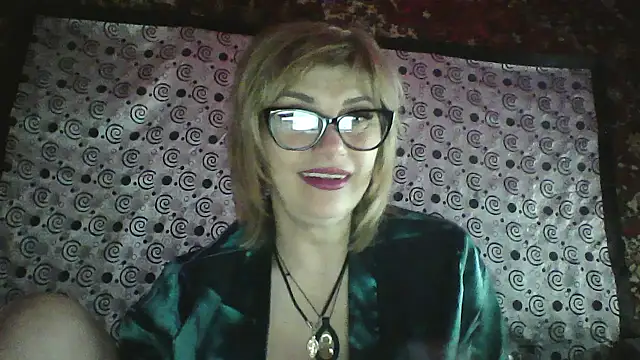 Lia Ray online show from December 22, 2025, 9:01 pm