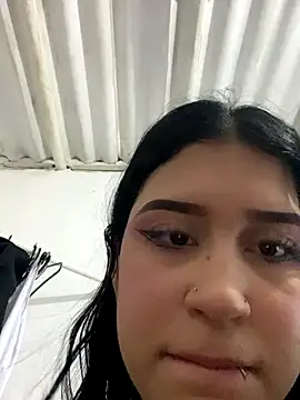 cristalxxx hott online show from October 29, 2025, 5:04 pm