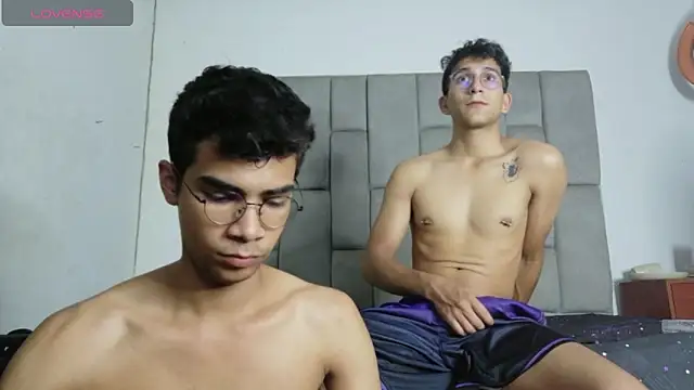 Desire4Duo online show from July 1, 2026, 9:33 am