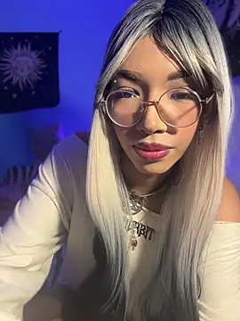 Snapshot of Cute_Aleja chatting on April 17, 2026, 9:18 pm Cute Aleja online show from April 17, 2026, 9:18 pm