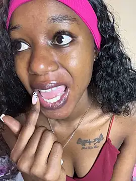 NyahHeat online show from April 5, 2026, 8:22 am