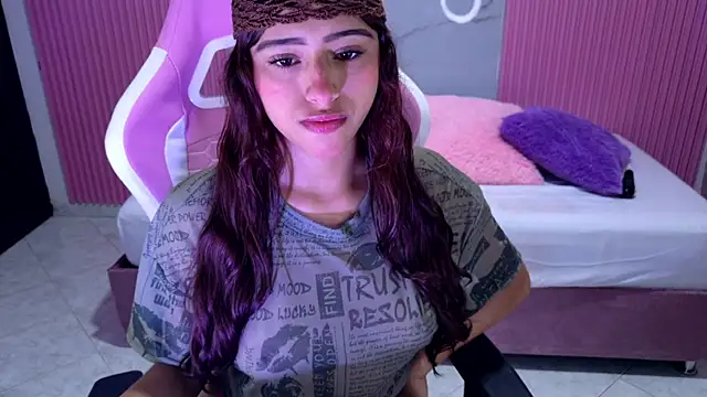 dafne17  online show from November 30, 2025, 12:42 pm