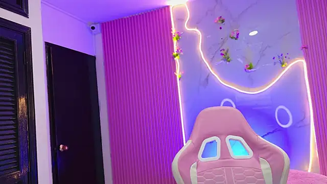 dafne17  online show from April 14, 2026, 8:20 am