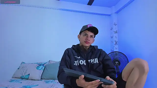 Snapshot of Axel_Cody_ chatting on October 19, 2025, 11:44 am Axel Cody online show from October 19, 2025, 11:44 am