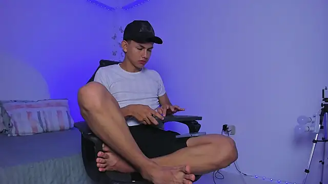 Snapshot of Axel_Cody_ chatting on November 5, 2025, 12:27 pm Axel Cody online show from November 5, 2025, 12:27 pm