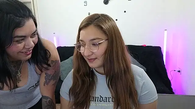 lesb milf online show from February 5, 2026, 12:15 am