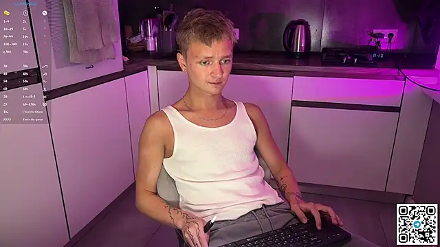 Snapshot of Logan_mett chatting on July 1, 2026, 10:20 pm Logan mett online show from July 1, 2026, 10:20 pm