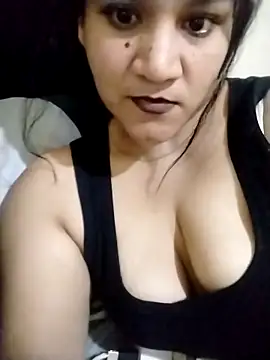 checheludo23 online show from February 18, 2026, 11:33 pm