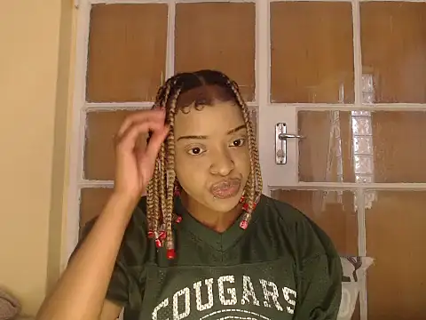 fifiqueen25 online show from November 19, 2025, 3:34 pm