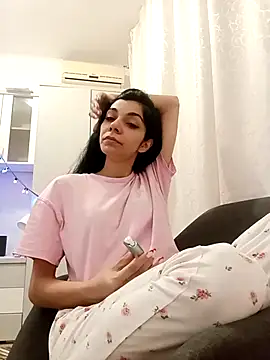 ReneeVoss online show from December 18, 2025, 2:39 am