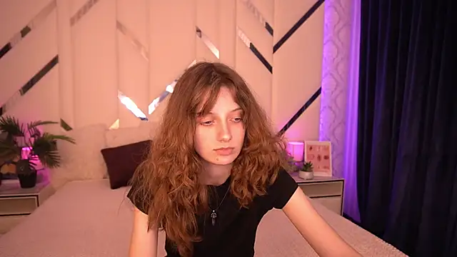 CuteeFoxy online show from November 10, 2025, 2:38 pm