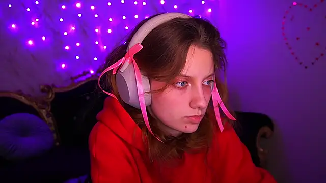 CuteeFoxy online show from February 21, 2026, 2:18 pm