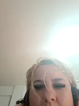 BelleInna online show from October 28, 2025, 9:13 am