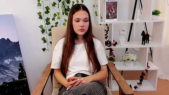 Snapshot of LynnaLowrance chatting on October 15, 2025, 5:51 am LynnaLowrance online show from October 15, 2025, 5:51 am