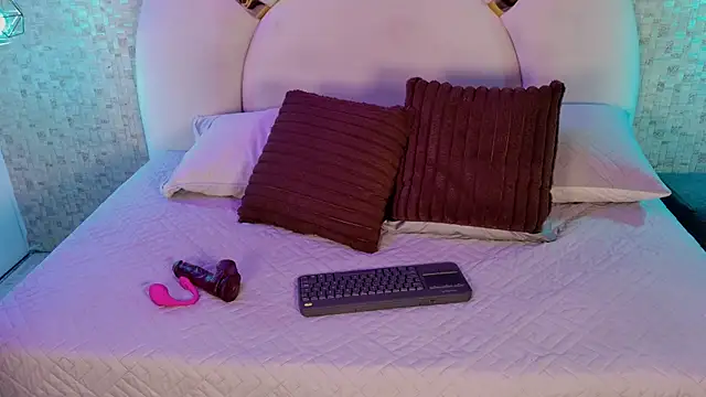 emmy rose25 online show from February 20, 2026, 11:43 am