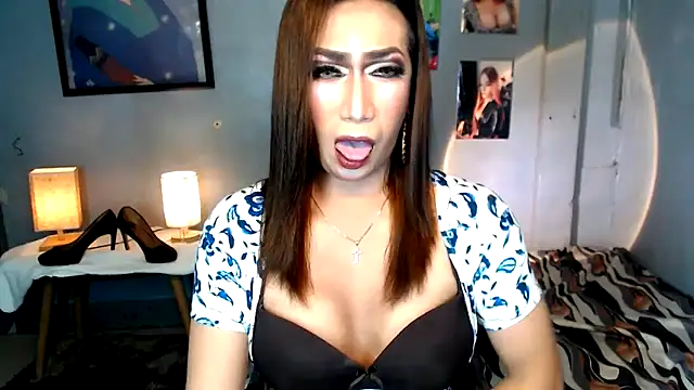 littleredbunny27 online show from April 8, 2026, 7:03 pm