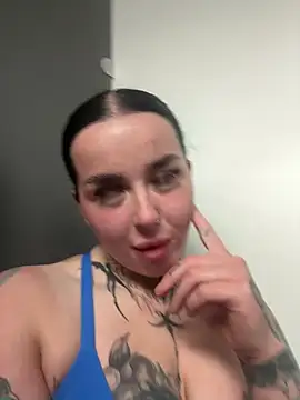 Snapshot of lucycoxxoxo chatting on May 15, 2026, 11:12 pm lucycoxxoxo online show from May 15, 2026, 11:12 pm