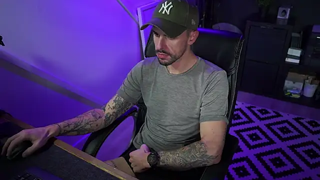 monsieurguitsxxx online show from December 1, 2025, 3:06 pm