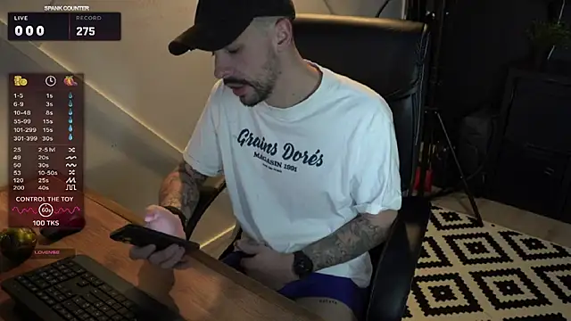 monsieurguitsxxx online show from February 11, 2026, 4:23 pm