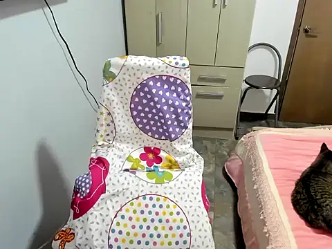  Emily vixen online show from December 4, 2025, 10:24 am