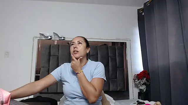 Snapshot of Salmma_Milf chatting on May 20, 2026, 11:38 am Salmma Milf online show from May 20, 2026, 11:38 am