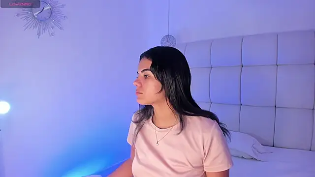 Emili  Jackson online show from November 23, 2025, 3:39 am