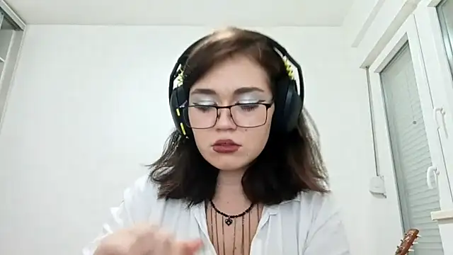 Snapshot of SalenaVanderhoff chatting on October 17, 2025, 3:14 pm SalenaVanderhoff online show from October 17, 2025, 3:14 pm