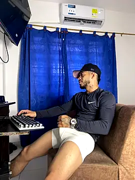 Kylian Alessandro online show from November 18, 2025, 12:20 pm